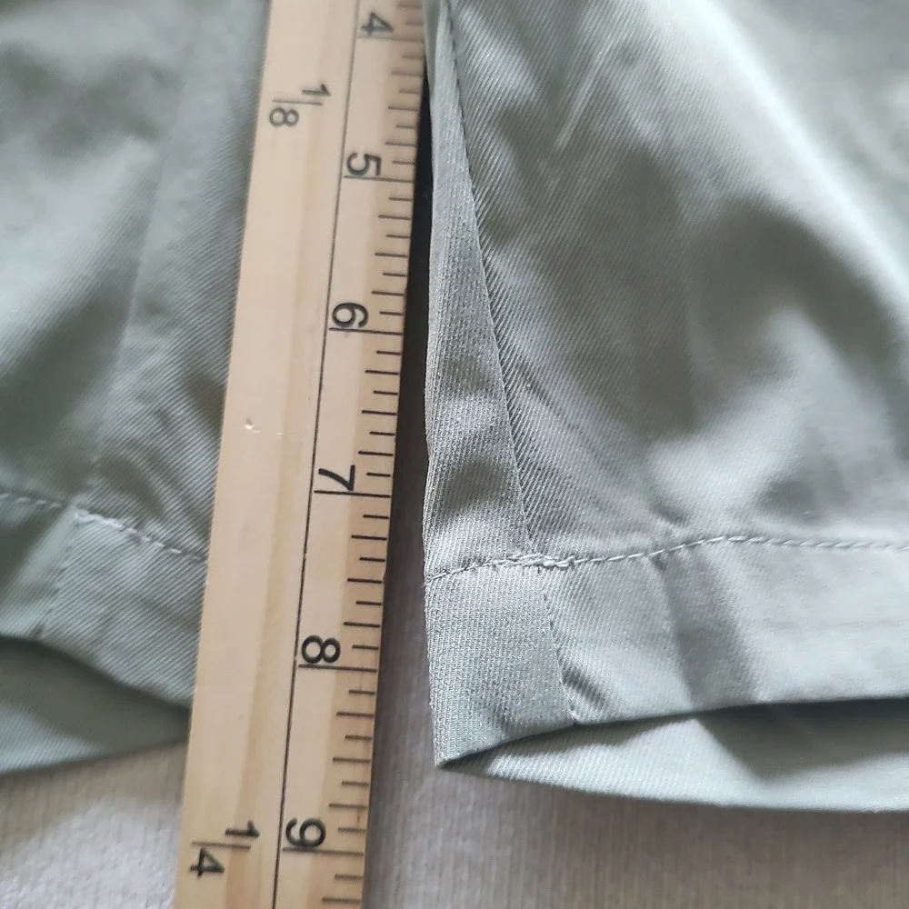 Calvin Klein Performance Men Cargo Shorts Sage Green Size 40 Elastic Waist 8.5in - Picture 2 of 4